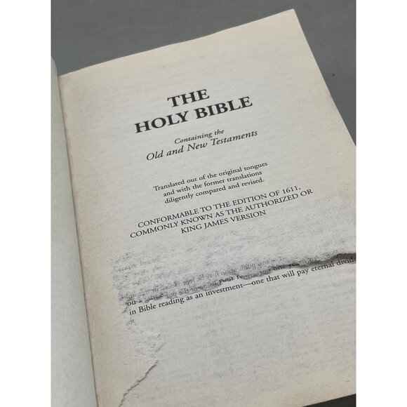 Holy bible book king James version old & new testaments paperback 2002 READ - Picture 4 of 5